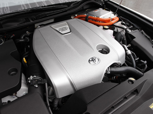 3.5L V6+モーターのハイブリッドシステム、18.2km/LのJC08モード燃費など、レクサス GS450hと同様のスペックとなる