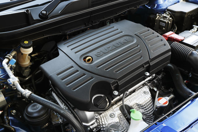▲搭載されるのは1.6L DOHC VVTエンジン。エンジンの振動が車体に伝わりにくいペンデュラム式エンジンマウントが採用され、軽量化もされています。もちろんボディなども軽量化され、JC08モード燃費は2WDで18.2km/L、4WDで17.2km/Lまで向上しています