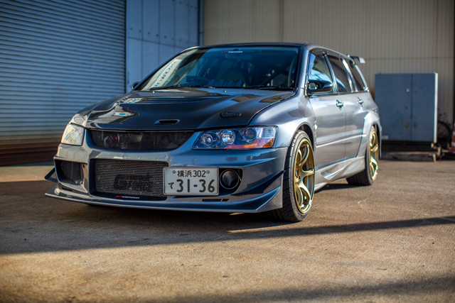 ▲ダッレ・カルボナーレ・ディノさんが撮った、神奈川県「Garage G Force」のチューニングカー。ディノさんによると、日本のチューニングシーンはクールジャパンの宝庫だという。そんな1台がこの三菱 ランサーエボリューションワゴンだ