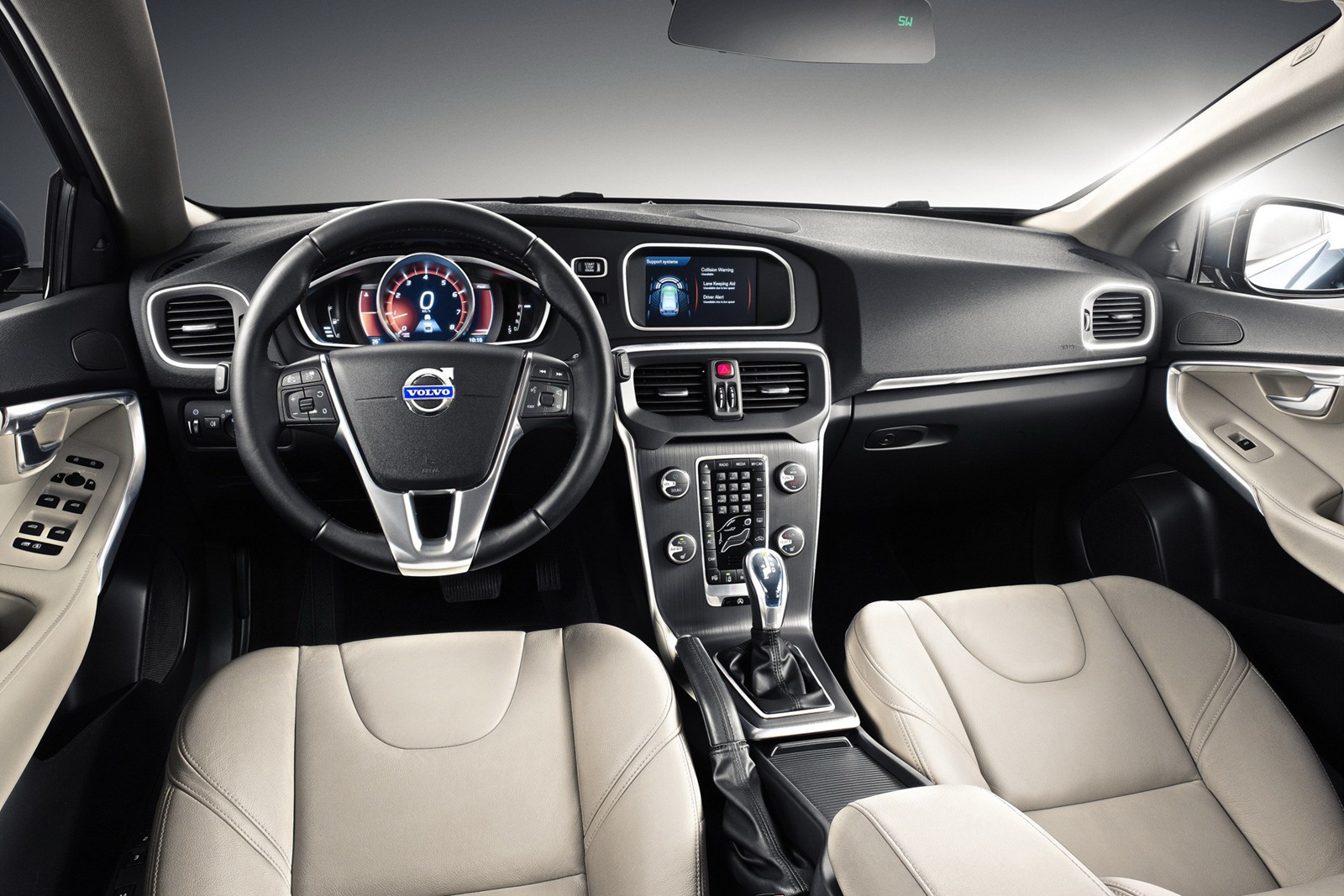 ▲いかにも北欧の車らしい、モダンでありながらナチュラルぽくもあるボルボ V40の内装