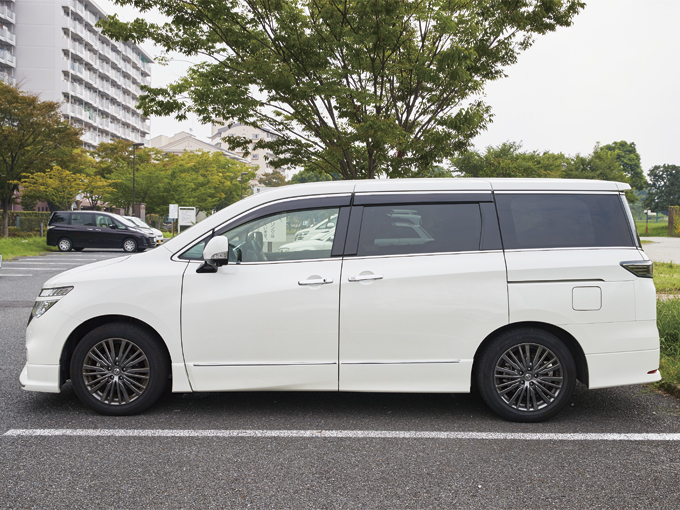 ▲今回の車は“ハイウェイスター”というグレードで、エアロパーツやクロームパーツがたくさん使われている