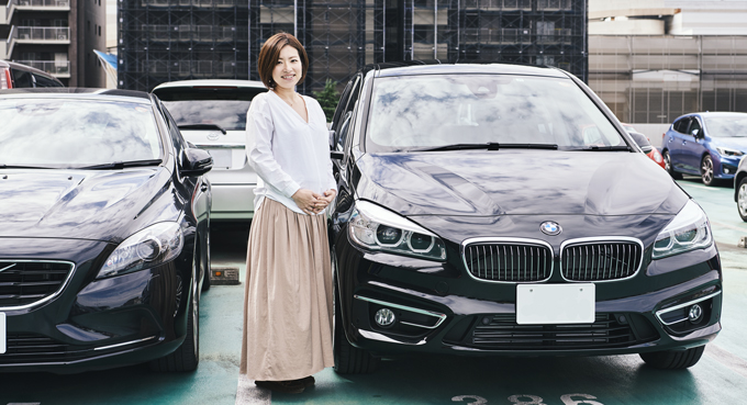 ▲左は旧愛車のボルボ V40。奥様の沙紀さんは現在妊娠9ヵ月。おなかの赤ちゃんも、素敵な車に乗る日が待ち遠しいだろう
