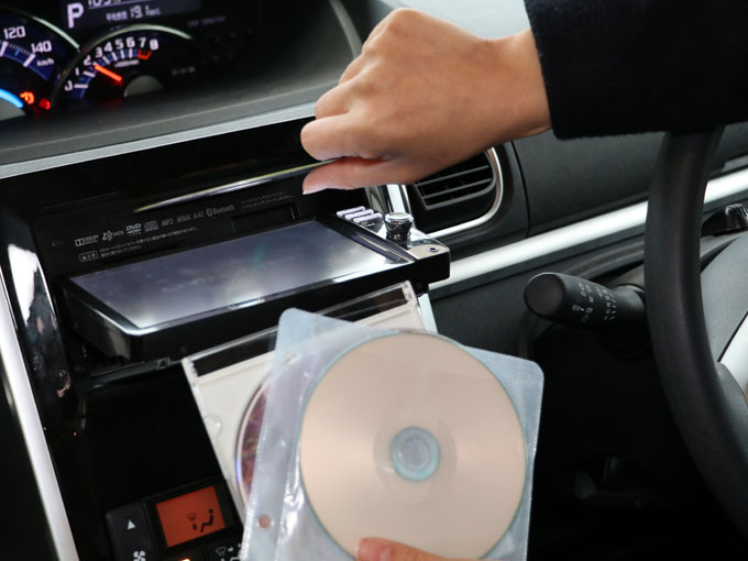 ▲お出掛けのときにはアニメのDVDは必須。紗弥ちゃんの様子を見ながらこまめに交換するという
