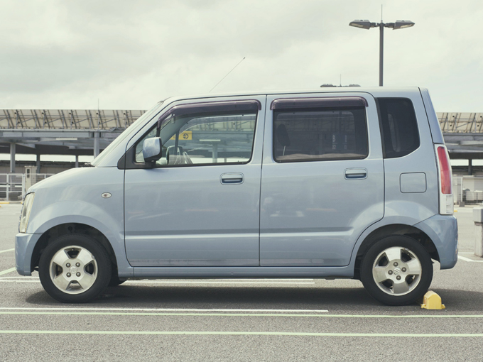 ▲ハイト系軽自動車の元祖でもあるワゴンRは使い勝手がよく、長年販売され続けているモデルだ。今でもこの3代目に限らずほとんどの年代を街で見かけることが多く、ロングセラーモデルとなっている。秋山さんにとってワゴンRは「旅の友」。しかし、他の人にはどのように映っているのだろうか。オーナーが多いワゴンRは、きっと持ち主によってそれぞれ違った役割を担っているはずだ