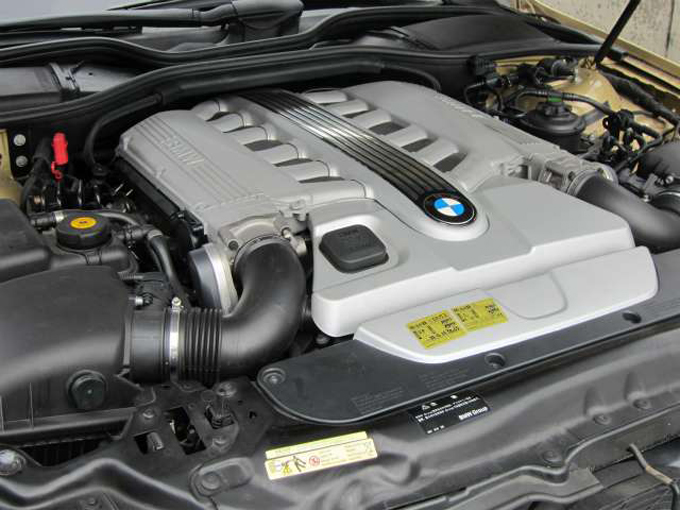 ▲搭載される6L V12エンジンは450psを絞り出す