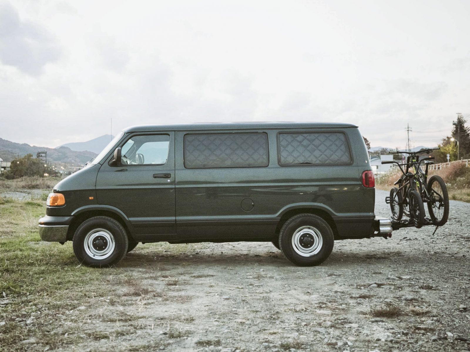 ▲ミニバンといえども広い室内は流石はアメ車といったところだ。そのスペースを青木さんのように車中泊に特化した作りにするもよし、ラグジュアリーな空間にするもよし。真っ新なキャンバスに何を描くのかはオーナー次第。そんな魅力があふれる1台だ