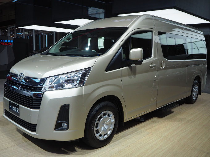 トヨタ 次期型ハイエース　コミューター