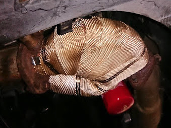 バンテージを巻いた排気管
