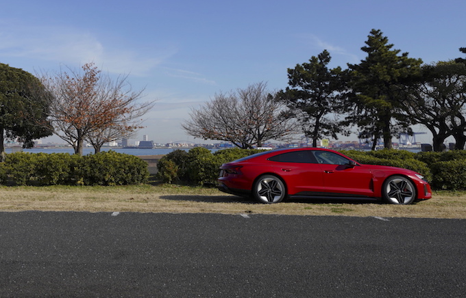 アウディ e-tron GT