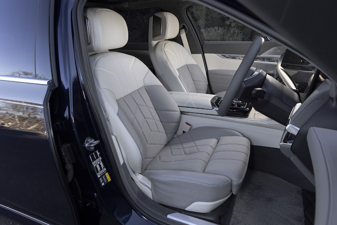 BMW i7